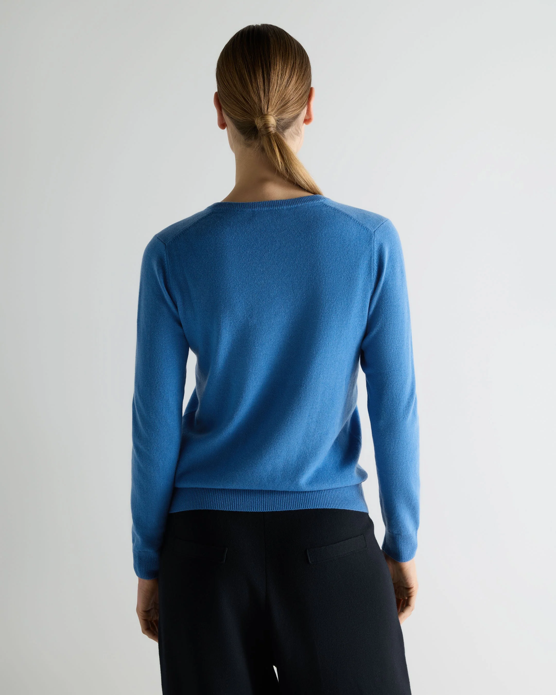 Women's Phoebe V Neck Cashmere Sweater Sunshine Blue - Image 4