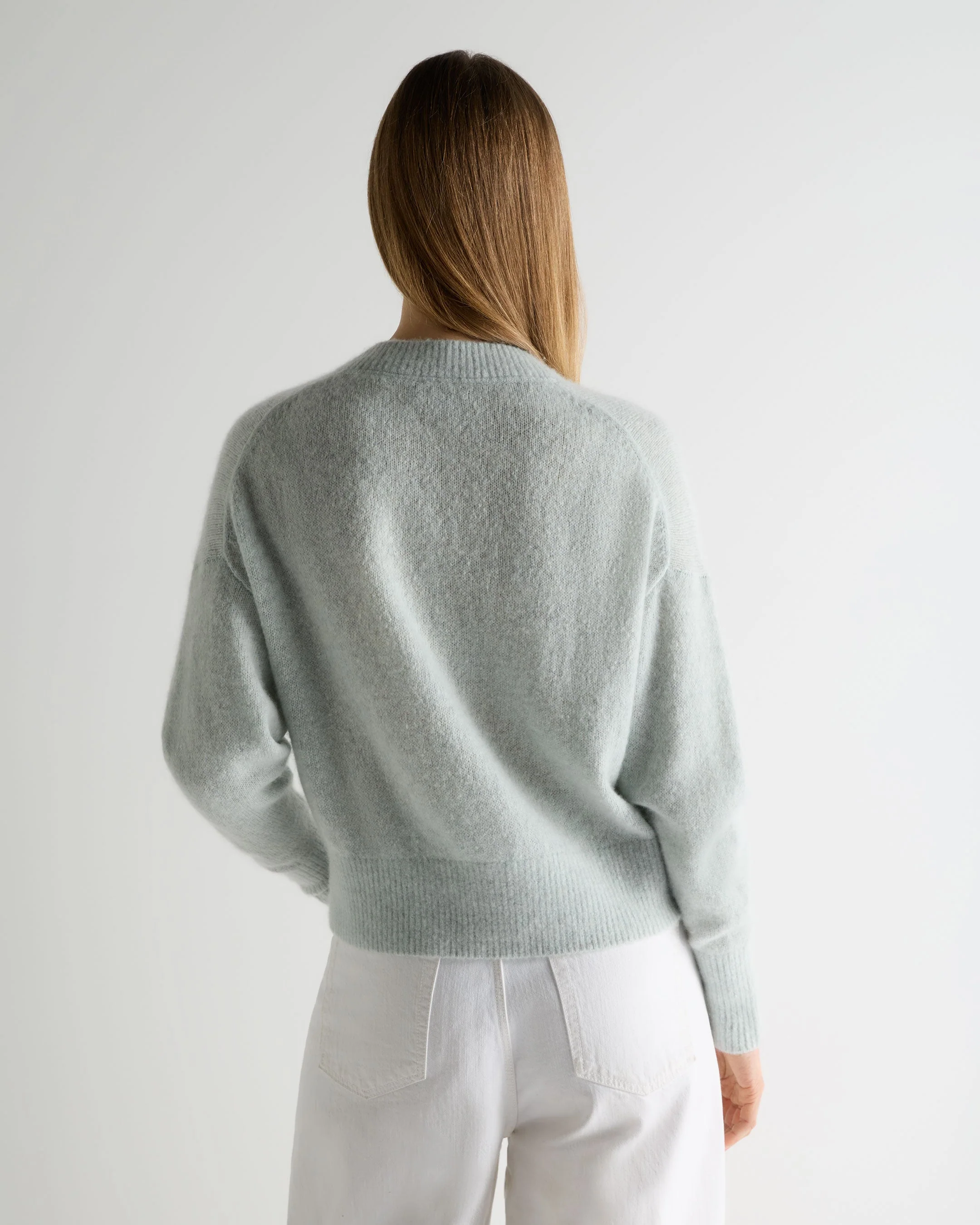 Women's Plush V Neck Cashmere Sweater Mint Green - Image 4