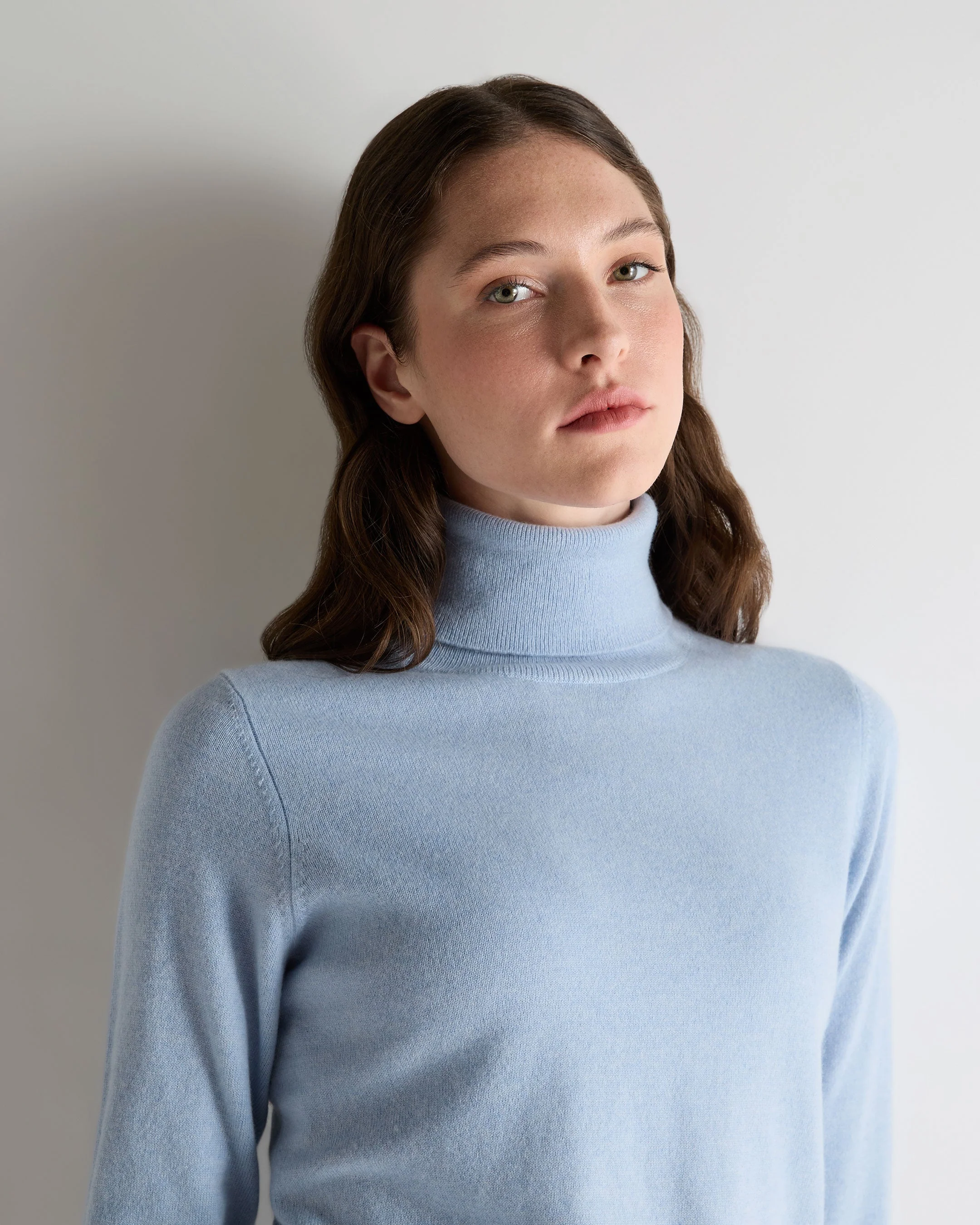 Women's Luna Turtle Neck Cashmere Sweater Sea Mist Blue - Image 5