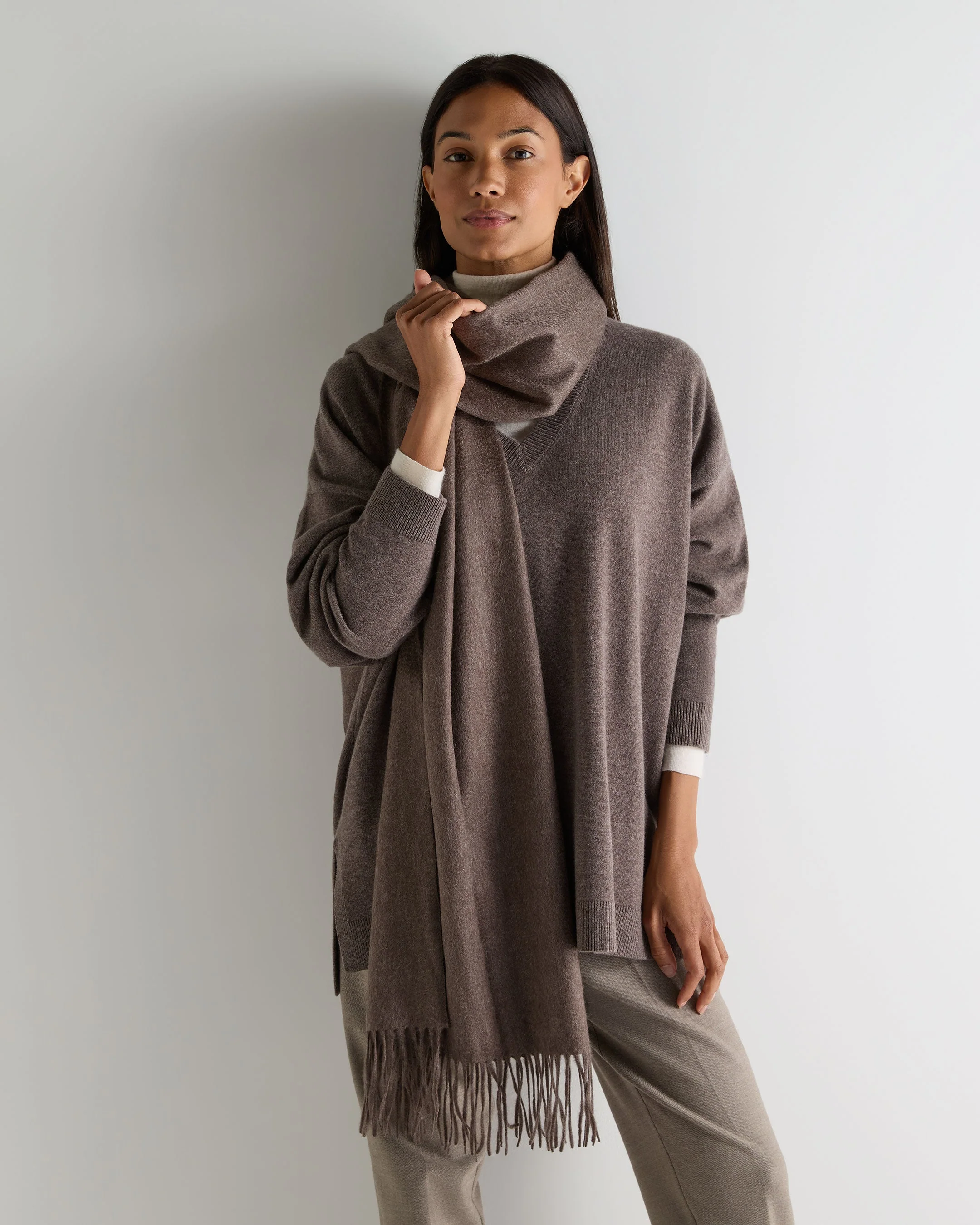 Women's Woven Cashmere Shawl Otter Brown - Image 2