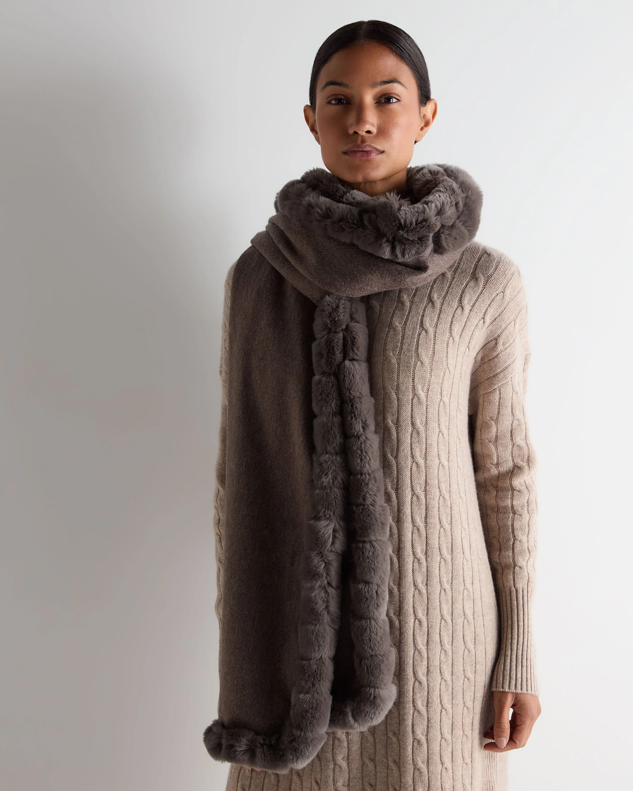 Women's Meribel Woven Fur Trim Cashmere Shawl Otter Brown - Image 4